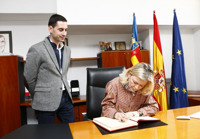 Visita consellera de Justicia Mislata en Fallas-1
