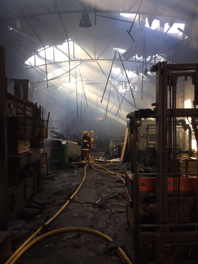 incendio-explosion-fabrica-tableros-albal-1