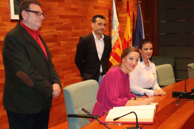 Visita a Torrent de la fallera major de València, Rocío Gil i Uncio
