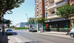 Las nuevas rejillas en la calle Vicente Lerma ayudarán a recoger más agua de lluvia para evitar inundaciones en la parte baja de la carretera de Manises