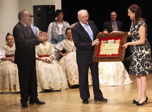 Juan Lladró recibe el premio ‘Obrint Camins’, concedido por l’Associació d’Estudis del Cant Valencià