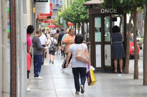 Torrent. Avenida al Vedat. Comercios