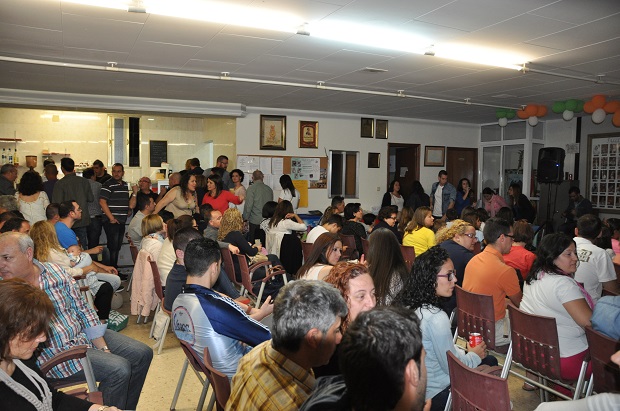 La Ronda Café Teatre fet per fallers de Torrent ja es un èxit de participació i públic