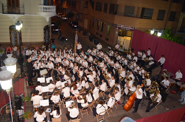 La Asociación de Comerciantes y la Unión Musical de Moncada organizan la IX edición de su concierto solidario