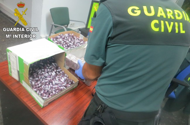 Agentes de la Guardia Civil de Puçol intervienen 1558 bellotas de hachis ocultos en el interior de un vehículo