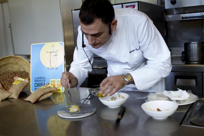 Los chefs Iván López y Quique Barella sorprenden con sus propuestas con chufa y horchata en la II edición de Menja Orxata