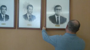 Paterna. Retirada cuadros salón de plenos