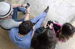 Jóvenes con adicción al WhatsApp