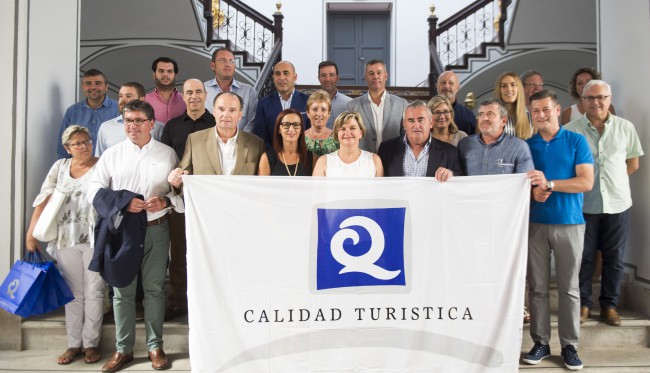 Entrega banderas playas Q de calidad