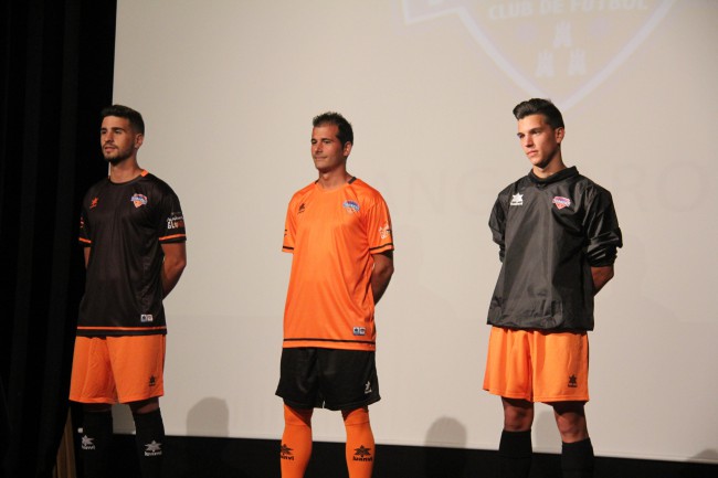 Torrent CF presenta sus equipaciones
