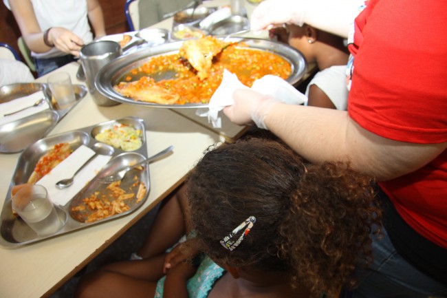 El comedor social de Mislata ofrece a menores de familias sin recursos una dieta completa y de calidad nutricional