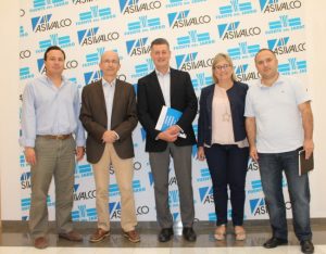 Aguar y Peris escuchan las reivindicaciones de los empresarios de ASIVALCO y FePEVAL