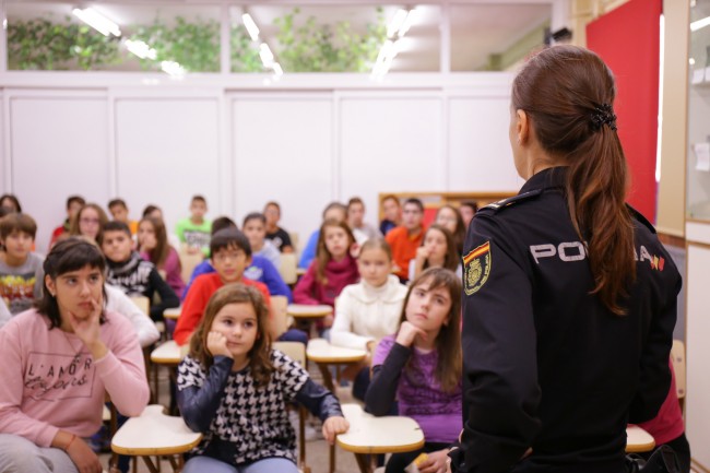 La Policía de Mislata imparte charlas para prevenir el acoso escolar a ...