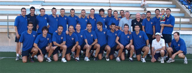 Plantilla Catarroja CF con John Clarkson de entrenador