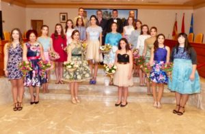 Las Falleras Mayores de Albal 2018 y sus Cortes de Honor, en el Salón de Plenos del Ayuntamiento.