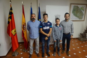 Paterna recibe a los pilotos Héctor Garzó y Adrián Cruces tras su gran temporada en los circuit