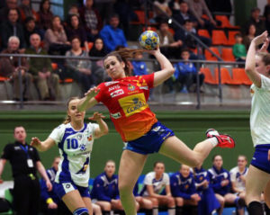 La jugadora de balonmano Lorena Zarco, formada en Burjassot, vuelve a la Selección Española