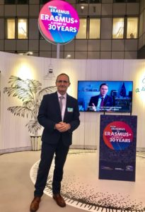 La Diputación de Valencia presenta el programa de Gestión y Retención del Talento al comisario de Educación y Juventud en Bruselas