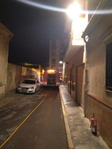 Policía Local de Torrent reduce un incendio en una vivienda hasta la llegada de los bomberos