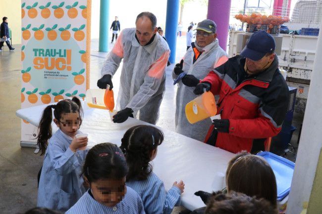El Palomar fabrica i entrega 100 bates al personal sanitari del Departament de Salut Xàtiva-Ontinyent