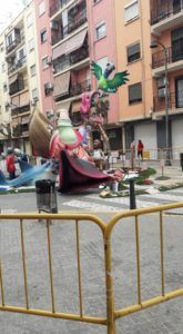 El viento hace caer la Falla de Miguel Hernández de Alaquàs