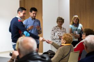 Entrega de bonometros a las personas mayores de Mislata