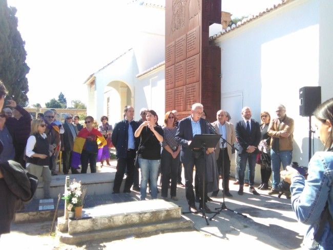 homenaje víctimas cementerio paterna 28 marzo (1)