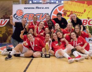 CB L’Horta Godella levanta el trofeo de campeón Junior Femenino Autonómico