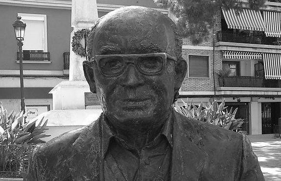 vicent andres estelles burjassot estatua