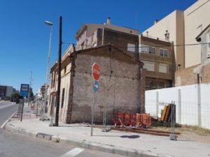 Foios inicia l'enderrocament de la casa en ruïna de la Carretera de Barcelona
