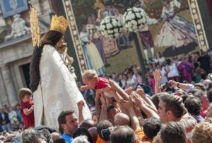 Miles de devotos de l’Horta peregrinarán a pie con motivo de la fiesta de la Virgen de los Desamparados