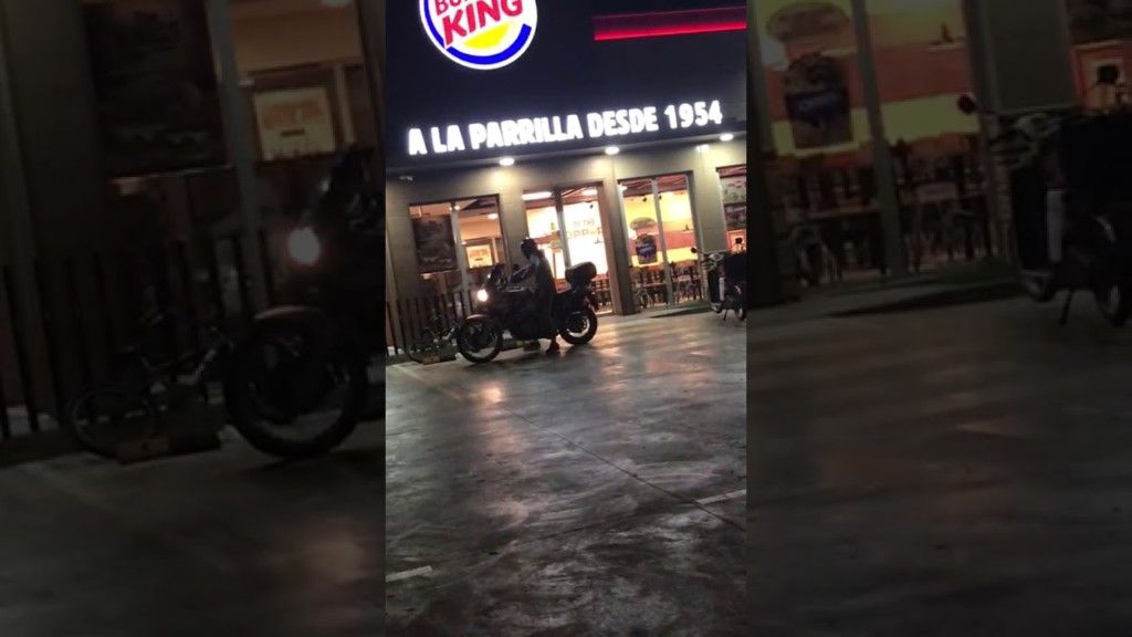 La Policía busca a los dos asaltantes de una hamburguesería de Manises