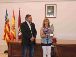 Dolors Monferrer Ferrando rep el Premi d’honor Ciutat de Dénia per a la Formació de Persones Adultes en reconeixement a la seua vocació i compromís amb l’educació permanent