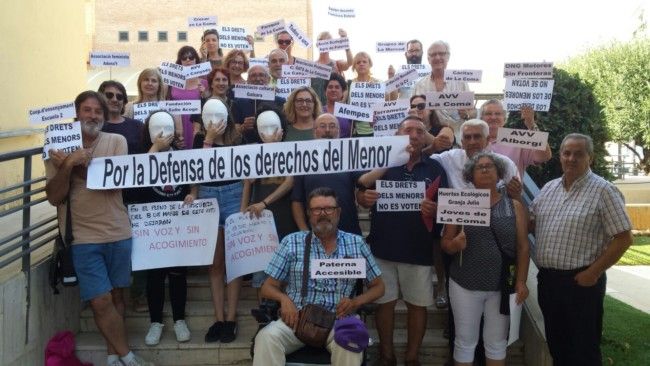 25 colectivos visibilizan en el pleno de Paterna su respaldo a la instalación del centro de menores