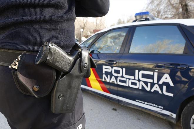 Detenido en València un hombre por robar en un domicilio y tratar de sustraer el coche a una mujer