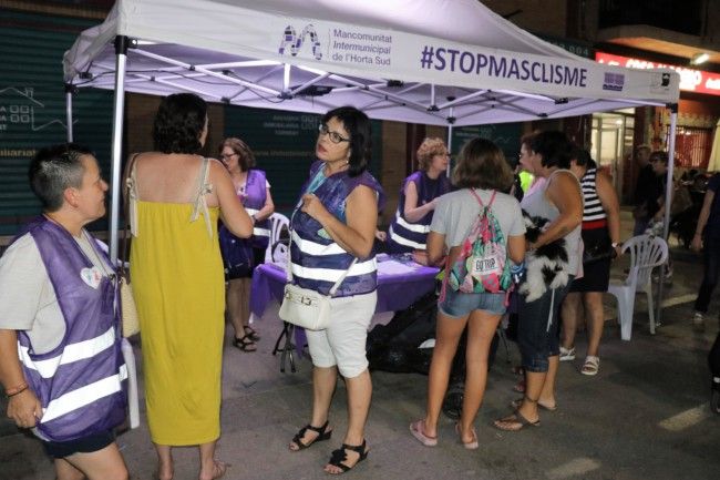 Más de 400 personas visitan los puntos violetas en las fiestas de Torrent para informarse sobre agresiones sexistas
