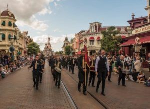 La Banda Sinfónica de Aldaia actúa en Disneyland París