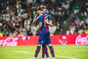 Roger Martí, del Levante, marca el primer gol de la temporada