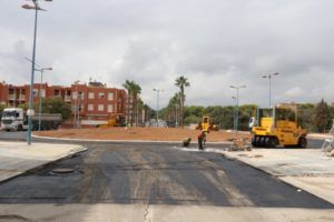 asfaltado de la nueva rotonda de Padre Méndez y Reina Sofía, de Torrent