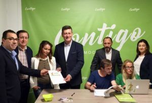 Aguar candidato en Valencia entrega avales