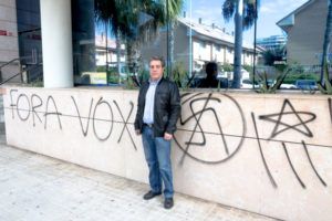 Pintada en el restaurante La Ferradura contra acto de Vox en Valencia