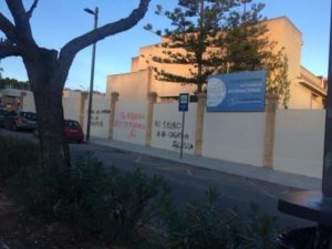pintadas contra iglesia en el colegio madre sacramento de Torrent
