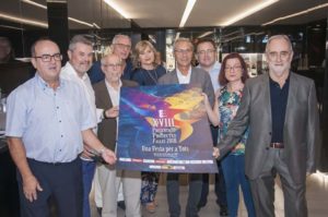 Miembros de la Federación de Fallas de Especial presentan el cartel de la última edición del evento 'Una Festa per a Tots'. Foto: fallasdeespecial.com