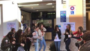 Filles de maría de Foios celebran premio loteria navidad