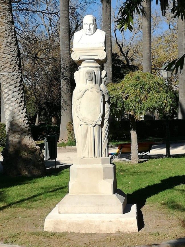 Nueva vida para la escultura del historiador Roque Chabas Llorens en Viveros