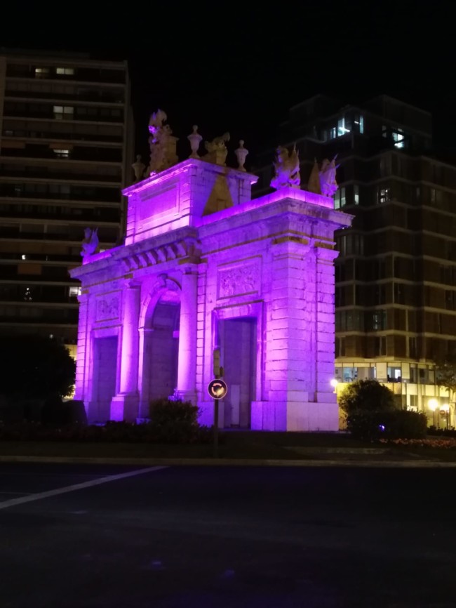 El Ayuntamiento ilumina 43 monumentos como “símbolos de la recuperación de València”