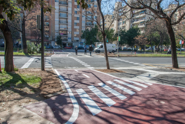 Entra en funcionamiento el nuevo paso de peatones y paradas de Blasco Ibáñez