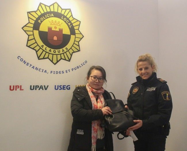 FOTO PROPIETARIA BOLSO PERDIDO