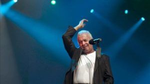 Víctor Manuel trae su tour ‘Casi nada está en su sitio’ al Palau de les Arts.