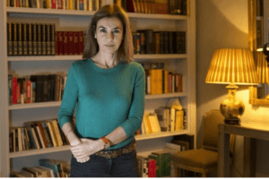 La escritora Carmen Posadas visita la sede de Fundación Cañada Blanch.